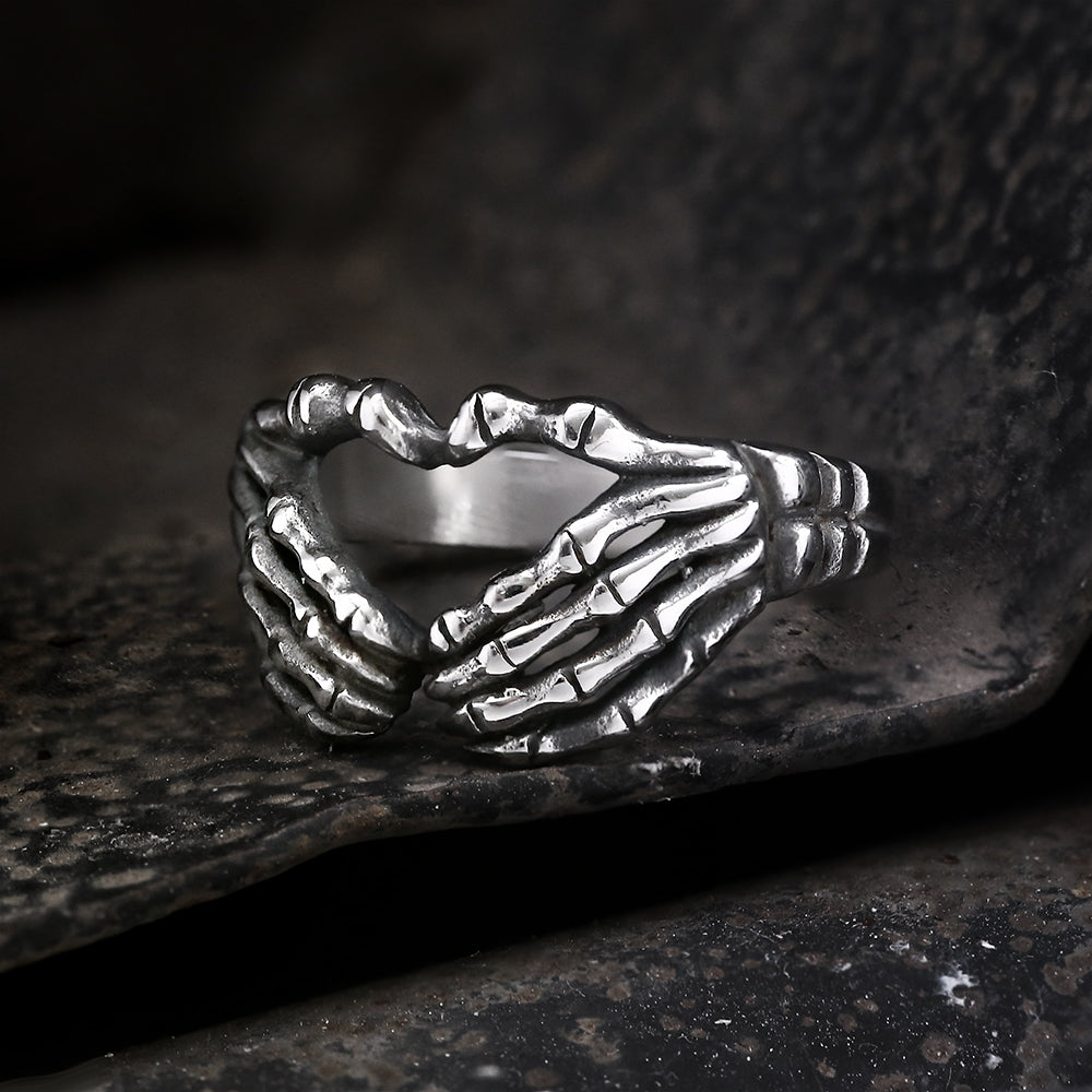 GOTHIC SKULL HAND HEART STAINLESS STEEL RING